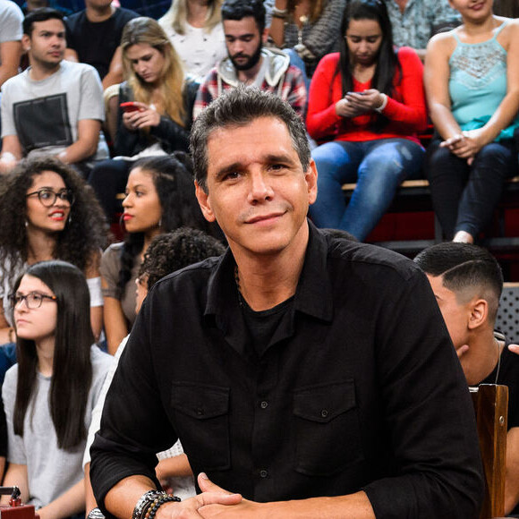 Telespectador criticou exibição de cena de beijo entre homens no programa de Marcio Garcia: 'Tenho quatro filhos. O mais novo tem cinco anos. Todos assistiram. Os dois mais velhos se emocionaram e nenhum deles sentiu nojo'