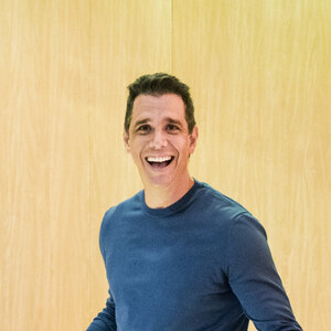 Marcio Garcia pediu mais 'tolerânica' e 'paz' ao rebater comentário de telespectador, que criticou cena de beijo entre homens no 'Tamanho Família'