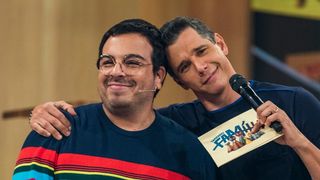 Marcio Garcia defende beijo de Luis Lobianco e marido na TV após crítica