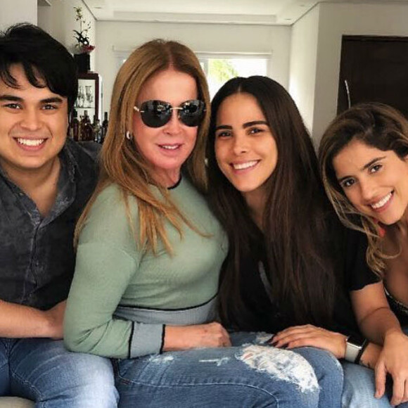 Zilu Camargo teve três filhos com Zezé Di Camargo: 'Amei, amo, e vou amar eternamente a minha família, inclusive o homem que casei e me deu essa família, isso doa a quem doer!'