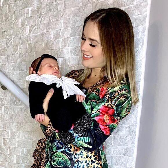 Filha de Thaeme Mariôto, Liz estrelou ensaio ao completar trinte dias de vida: 'Um mês que meus dias têm muito mais sentido'