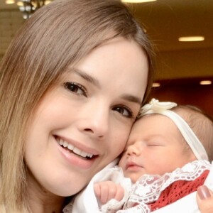 Filha de Thaeme Mariôto, Liz foi elogiada por Claudia Leitte e Eliana. 'Coisa mais linda', disse a cantora. 'Sorriso banguela mais lindo do mundo', completou a apresentadora