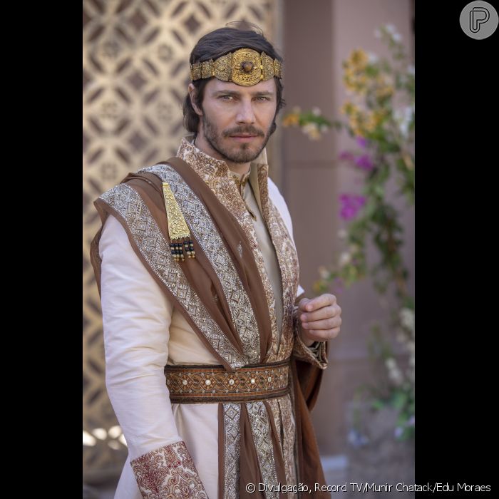Na novela 'Jezabel', Acabe (André Bankoff) ameaça entregar a filha de Baltazar (Alexandre Na novela 'Jezabel', Acabe (André Bankoff) ameaça entregar a filha de Baltazar (Alexandre