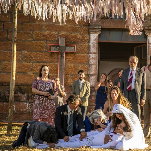 Mesmo com pacto de paz, família de Maria da Paz (Juliana Paes) atira em Amadeu (Marcos Palmeira) na novela 'A Dona do Pedaço'