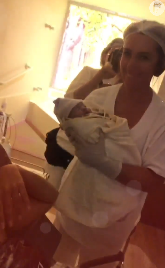 Jade Seba deu um spoiler da figura do filho, Zion, pouco tempo após o nascimento do bebê, em vídeo no Instagram.