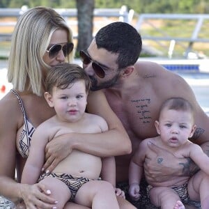 Andressa Suita contou, em entrevista anterior, que seu casamento melhorou com a chegada dos filhos