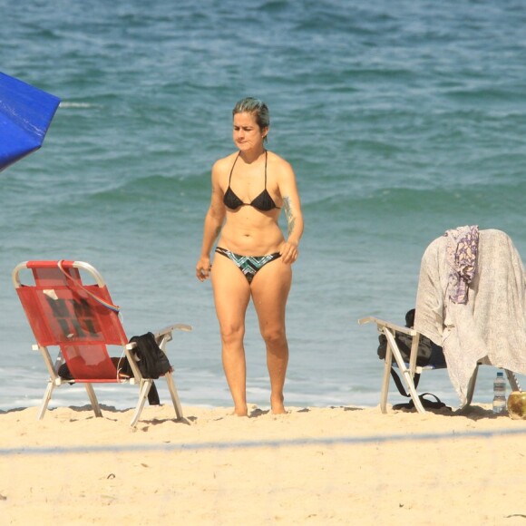 Lan Lanh aproveitou o calor para se refrescar no mar de Ipanema, Zona Sul do Rio