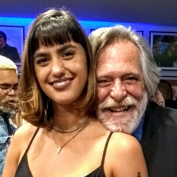 José de Abreu minimizou diferença de idade no namoro com a maquiadora Carol Junger, de 22 anos, 51 anos mais jovem que ele: 'Eu me sinto bem com ela, ela se sente bem comigo'