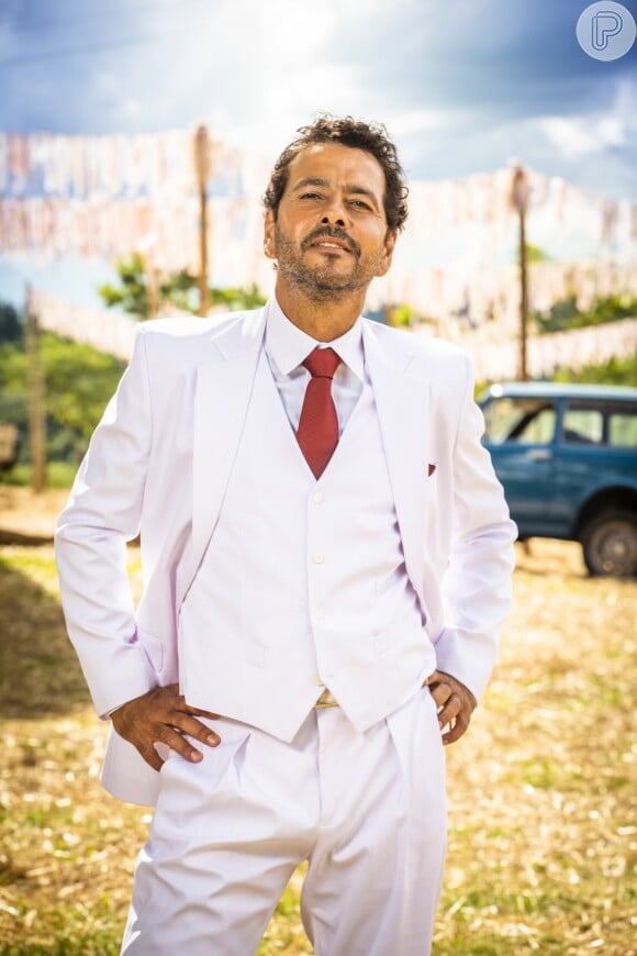 Amadeu (Marcos Palmeira) vai contar para Maria da Paz (Juliana Paes) da doença da mulher na novela 'A Dona do Pedaço'. 'Não é questão de coragem. É questão de consciência. Minha mulher descobriu um nódulo no seio.