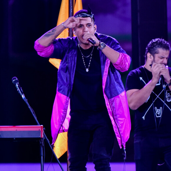 Marilia Mendonça recebeu o cantor Gaab em show do projeto 'Todos os cantos' em Brasília 