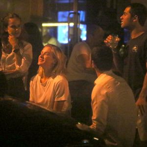 Fiorella Mattheis e o empresário Roberto Marinho Neto se encontraram com amigos no começo de 2019