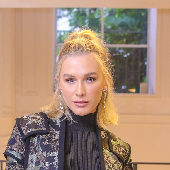 Assessoria de imprensa de Fiorella Mattheis negou fim de namoro com o empresário Roberto Marinho Neto, herdeiro das Organizações Globo, ao Purepeople: 'Juntos e felizes'