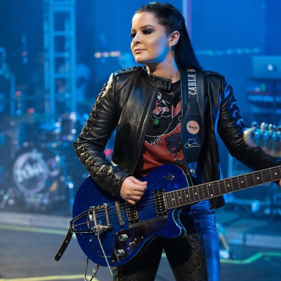 Maraisa, da dupla com Maiara, sempre compartilha fotos dos looks com os fãs