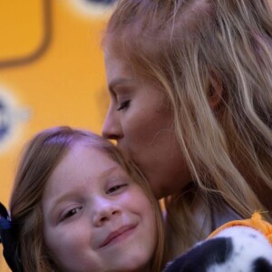 Irmã de Luísa Sonza chamou atenção pela semelhança com a cantora ao levar um susto de Whindersson Nunes: 'Versão mirim'