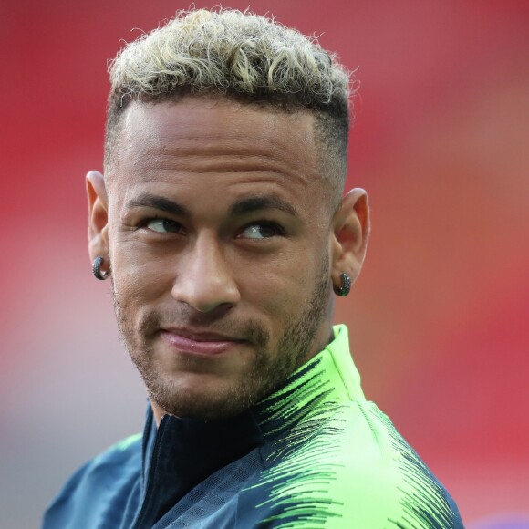 'To aqui pra pedir perdão para a minha família por colocarem eles nessa situação porque realmente não queria e fui induzido a isso', disse Neymar