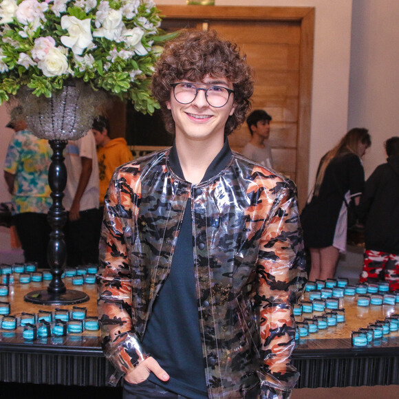 Fhelipe Gomes foi outro convidado da festa de aniversário de 15 anos da atriz Bia Jordão