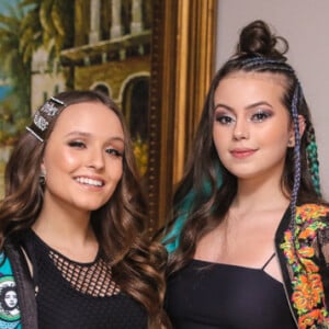 Larissa Manoela posou com Bia Jordão no aniversário de 15 anos da atriz