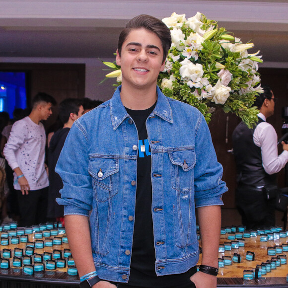 Aniversário da atriz Bia Jordão teve ainda como convidado Enrico, filho caçula de Chitãozinho