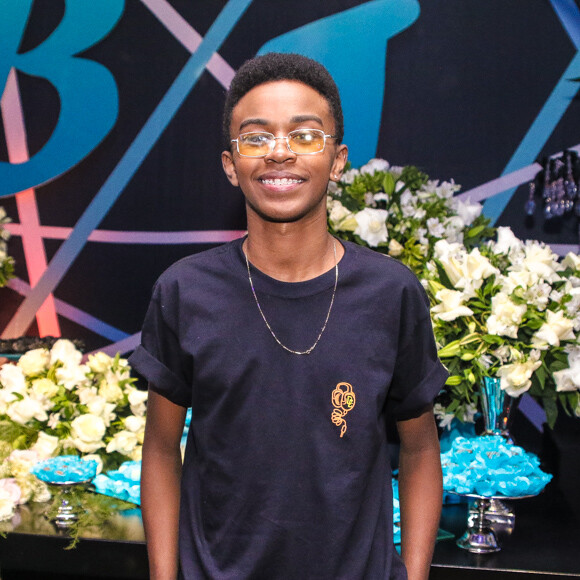 Jean Paulo Campos também esteve em aniversário de 15 anos da atriz Bia Jordão