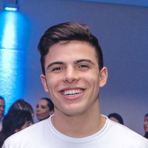 Thomaz Costa, ex-namorado de Larissa Manoela também esteve em aniversário de 15 anos da atriz Bia Jordão