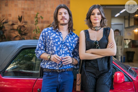Dandara (Dandara Mariana) vai flagrar Vanessa (Camila Queiroz) e Quinzinho (Caio Paduan) juntos, na novela 'Verão 90'.