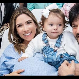 Patricia Abavanel apareceu ao lado da filha, Jane, com detalhe da maquiagem combinando, em vídeo postado no story do Instagram nesta terça-feira (04).