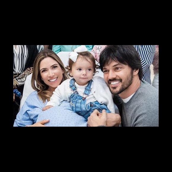 Patricia Abavanel apareceu ao lado da filha, Jane, com detalhe da maquiagem combinando, em vídeo postado no story do Instagram nesta terça-feira (04).