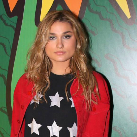 Sasha Meneghel relatou um pouco de dificuldade para estrelar videoclipe: 'Demorei um pouco para perder a timidez, mas a equipe toda foi muito tranquila'