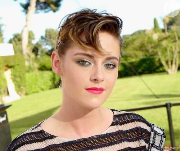 Cabelo com topete lateral de Kristen Stewart