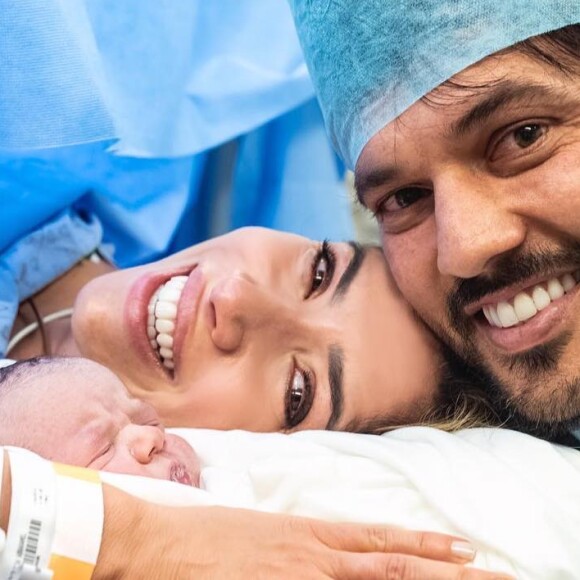 Patricia Abravanel também é mãe de Senor, de 2 meses, do casamento com Fabio Faria