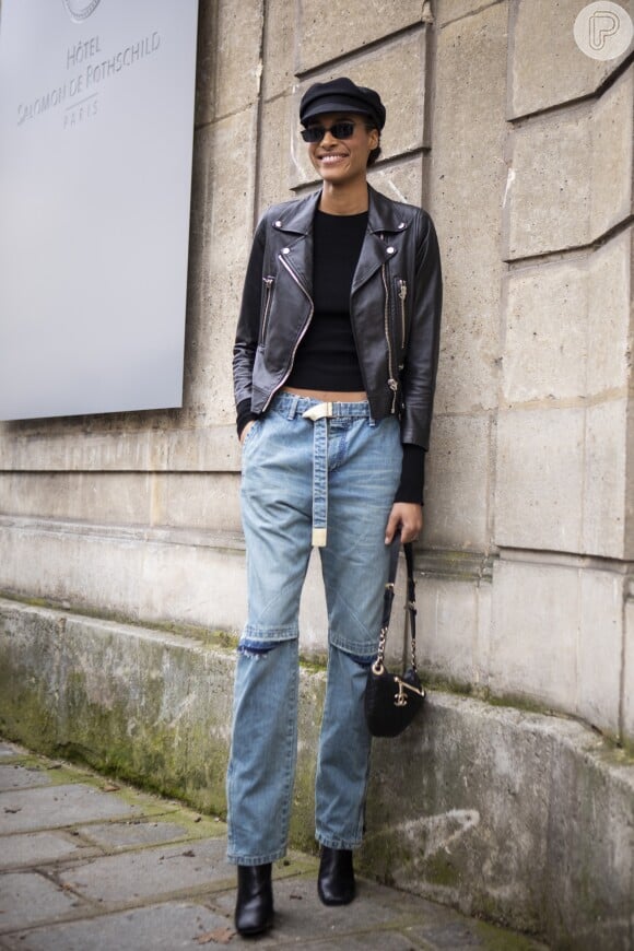 Bem básico o modelo em jeans fica lindo com botas e jaqueta de couro