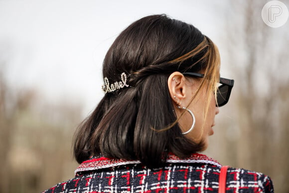 Presilhas com strass dão um up ao penteado