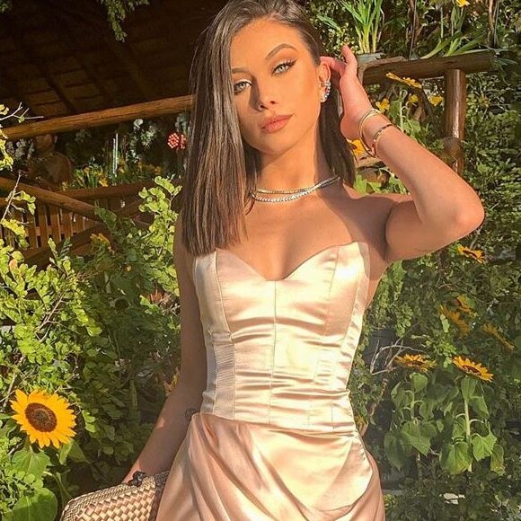 Flavia Pavanelli afasta rumores de namoro após responder comentário no Instagram nesta sexta-feira, dia 14 de junho de 2019