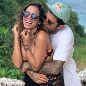 Anitta aprova presente comprado por Scooby para filha, Liz, durante viagem ao México. Confira vídeo postado por cantora nesta sexta-feira, dia 14 de junho de 2019