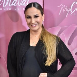 Claudia Leitte promoveu chá de bebê com ursos e decoração cor de rosa