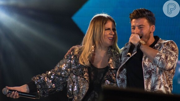 Marília Mendonça recebeu Gabriel Smaniotto em seu show após cantor se apresentar só para os pais