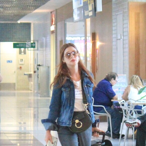 Marina Ruy Barbosa foi clicada em aeroporto do Rio nesta quarta-feira, 19 de junho de 2019