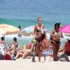 Yasmin Brunet exibiu boa forma em dia de praia no Rio de Janeiro