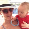 Ana Hickmann aproveitou o dia ensolarado com o filho na piscina: 'Dia lindo'