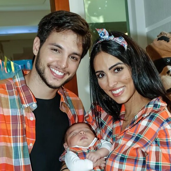 Filho de Jade Seba e Bruno Guedes, Zion usou roupa junina para celebrar seu primeiro mês