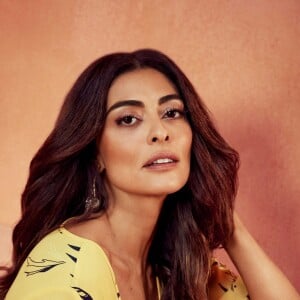 O vestido usado por Juliana Paes é na cor amarela, tom que fez sucesso durante o verão e pode render looks estilosos em todas as estações.