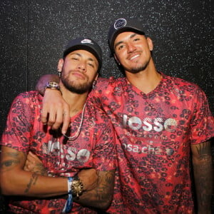 Anitta recebeu Neymar e Gabriel Medina em festa