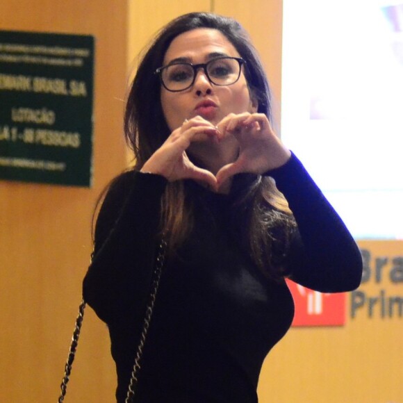 Tatá Werneck contou que não consegue segurar a emoção ao fazer ultrassons: 'Eu choro que nem uma idiota na ultra. Filha mamãe ama muito!'