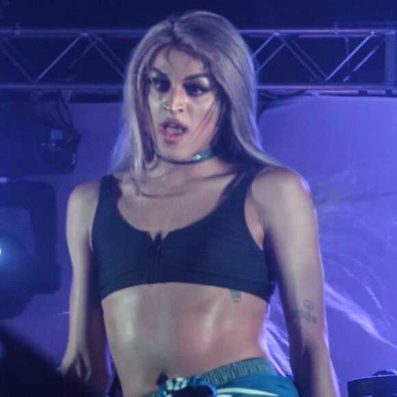 Produtor musical Gage aumentou ainda mais os rumores ao postar no Twitter: 'Shine Anitta & Pabllo'