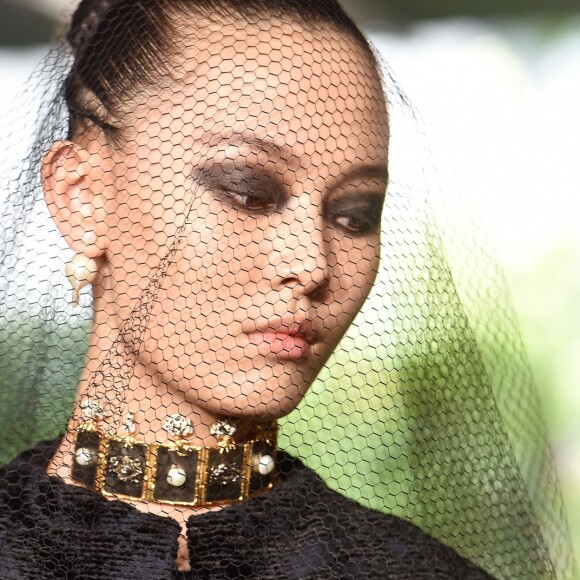 Maquiagens da semana de alta-costura: esfumado preto puxadinho no desfile da Dior