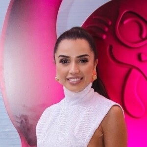 Ex-BBB Paula Amorim chamou atenção com look ousado criado pela estilista Patricia Nascimento e acessórios da marca Austral
