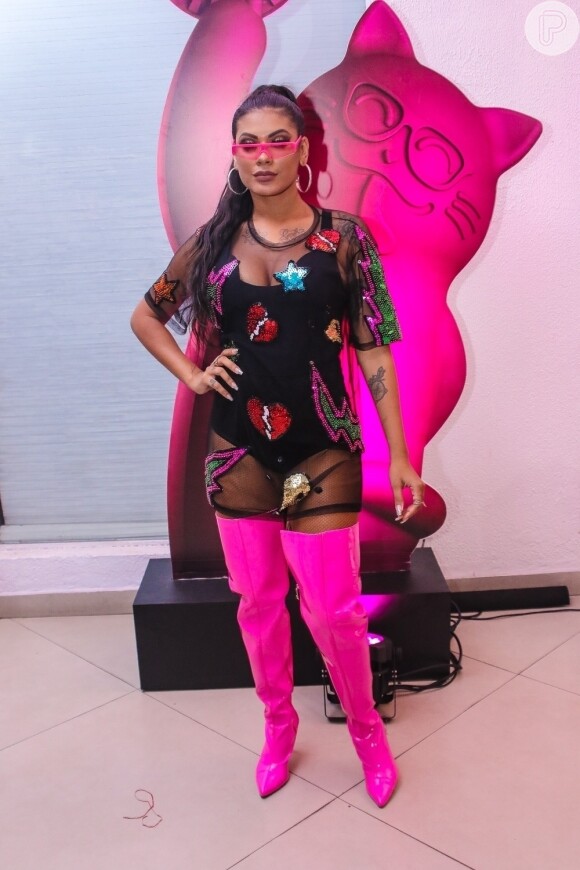 MC Pocahontas apostou na transparência e neon para o after party do prêmio MIAW MTV 2019