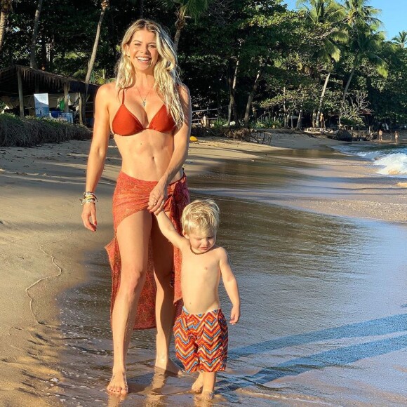 Karina Bacchi falou sobre a maternidade e a chegada do primogênito, Enrico