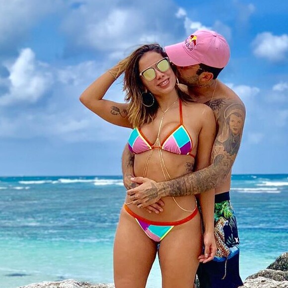 Anitta e Pedro Scooby assumiram namoro em junho de 2019, durante viagem à Indonésia