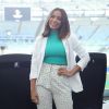 Anitta usou um office look com toque divertido para a coletiva de imprensa da Copa América